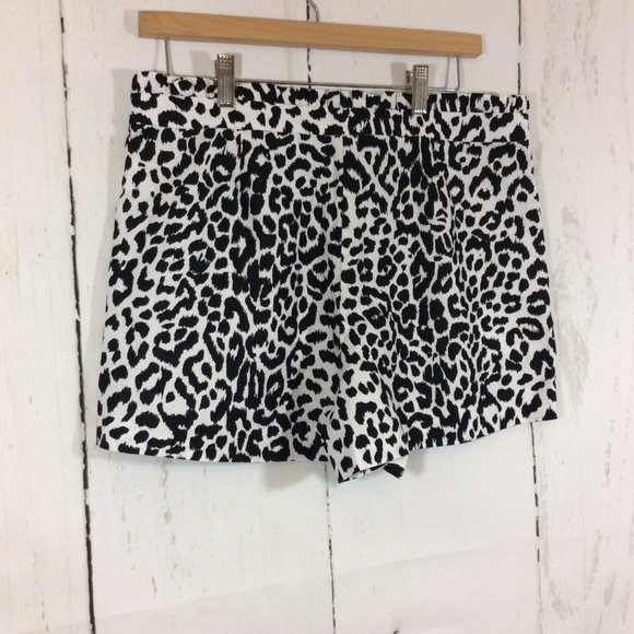 2/$30 J. Crew Black White Animal Print Linen Blend Ruffle Shorts - Picture 9 of 11